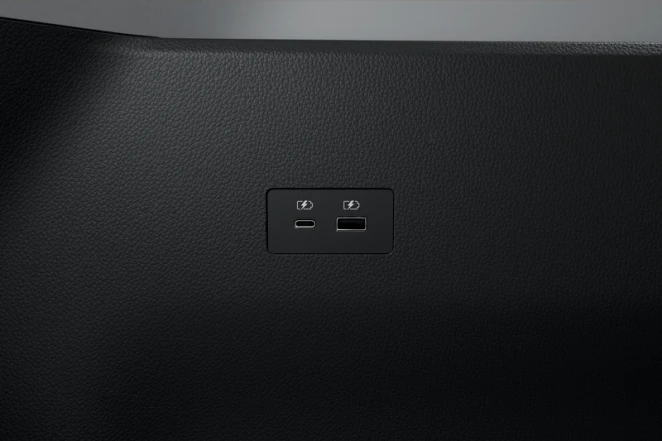 Charging Port di Baris Ketiga