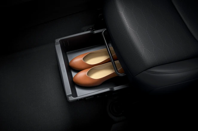 Kompartemen di Bawah Kursi Penumpang Depan